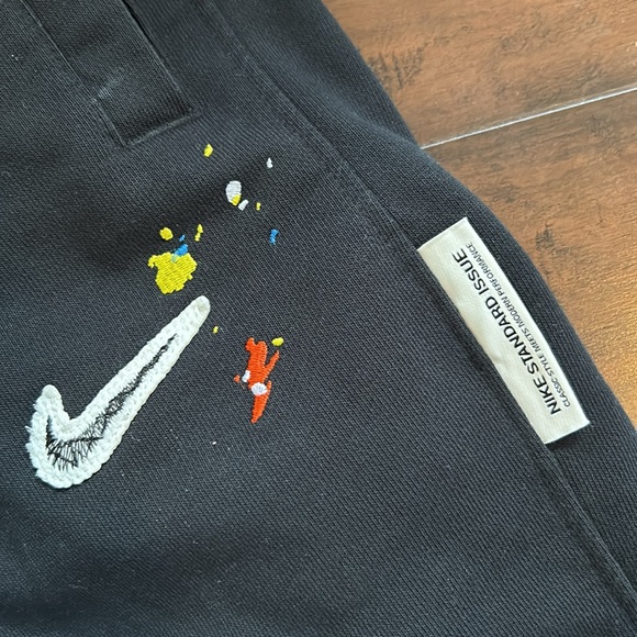 Nike Sweatpants - Picture 2 of 4